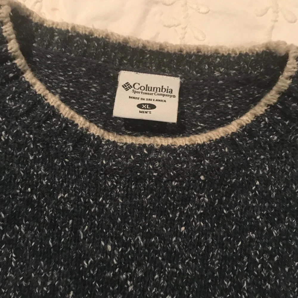 Like New Columbia XL long sleeve sweater, EUC - Picture 2 of 6